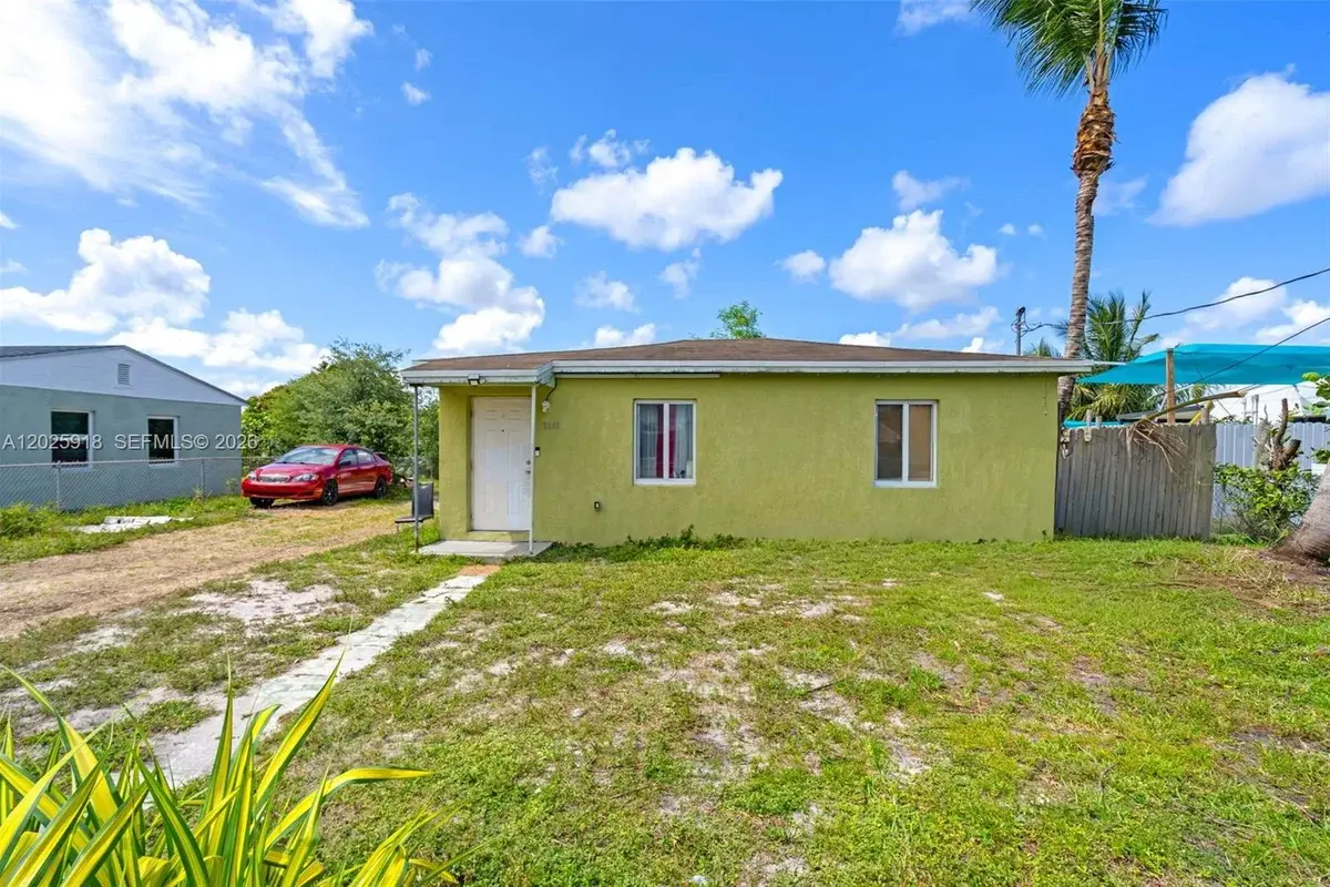 2365 NW 155th St, Miami Gardens: photo 1 of 31