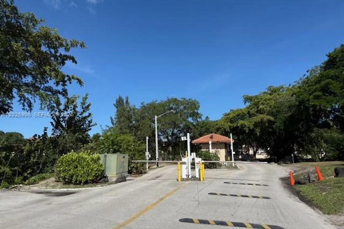 6101 N Falls Circle Dr #312, Lauderhill: photo 1 of 36
