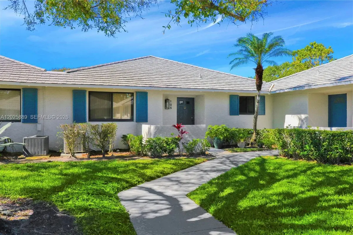 105 Club Dr, Palm Beach Gardens: photo 1 of 25