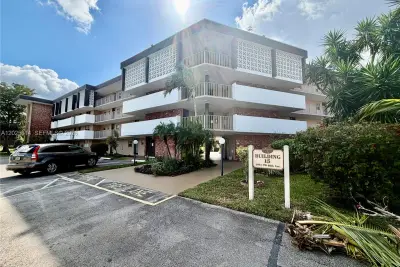 2901 NW 46th Ave #304, Lauderdale Lakes: photo 1 of 27