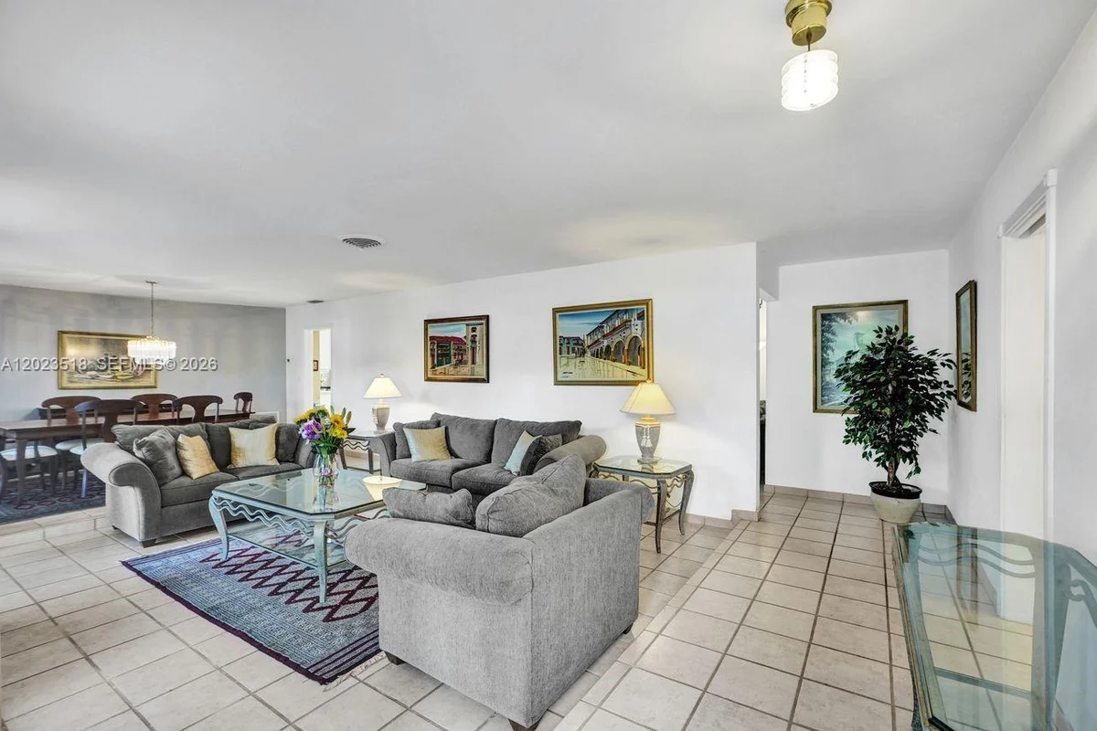 8521 SW 86th Ct, Miami: photo 1 of 33