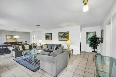 8521 SW 86th Ct, Miami: photo 1 of 33