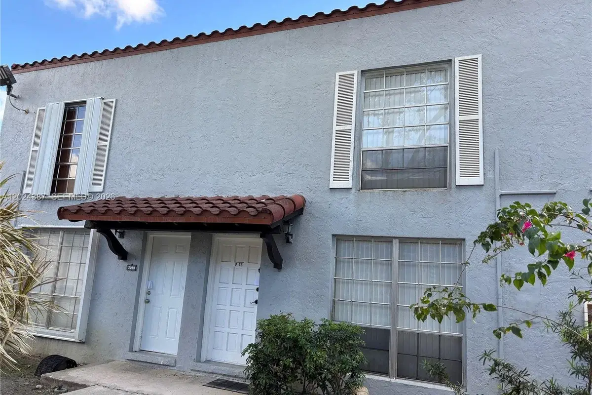 10806 N Kendall Dr #P-26, Miami: photo 1 of 14