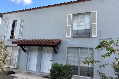 10806 N Kendall Dr #P-26, Miami: photo 1 of 14