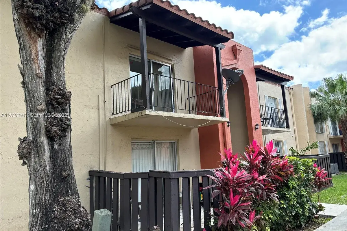10744 N Kendall #M-18, Miami: photo 1 of 18