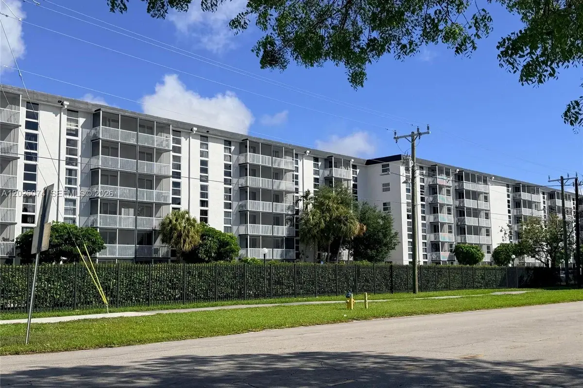 16851 NE 23rd Ave #B601, North Miami Beach: photo 1 of 16