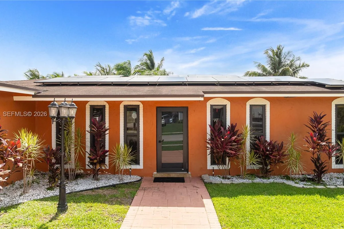321 NW 96th Ave, Pembroke Pines: photo 1 of 49