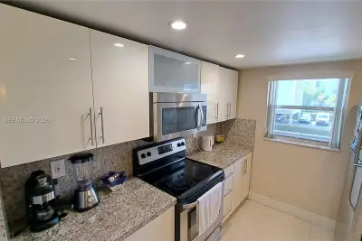 201 178th Dr #209, Sunny Isles Beach: photo 1 of 15