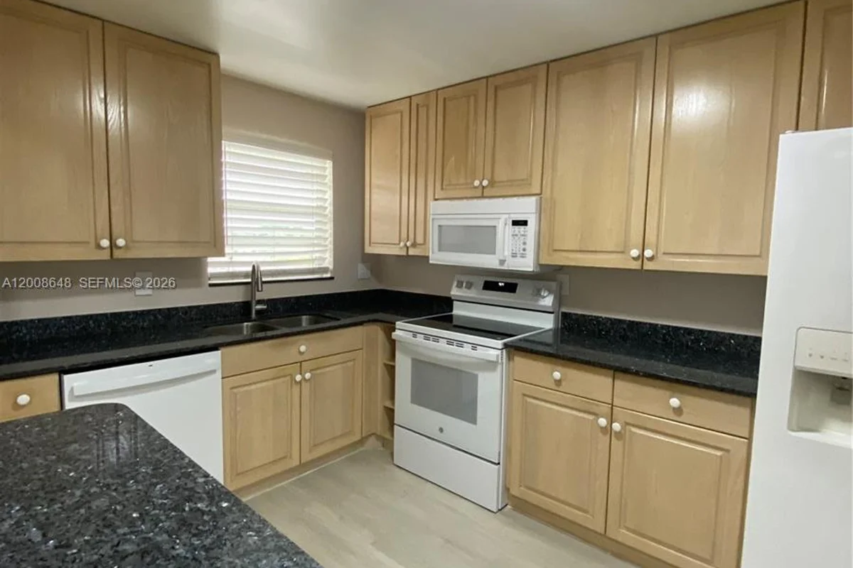 605 S State Rd 7 #3F, Margate: photo 1 of 24