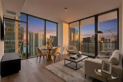 20 NE 11th St #4504, Miami: photo 1 of 26