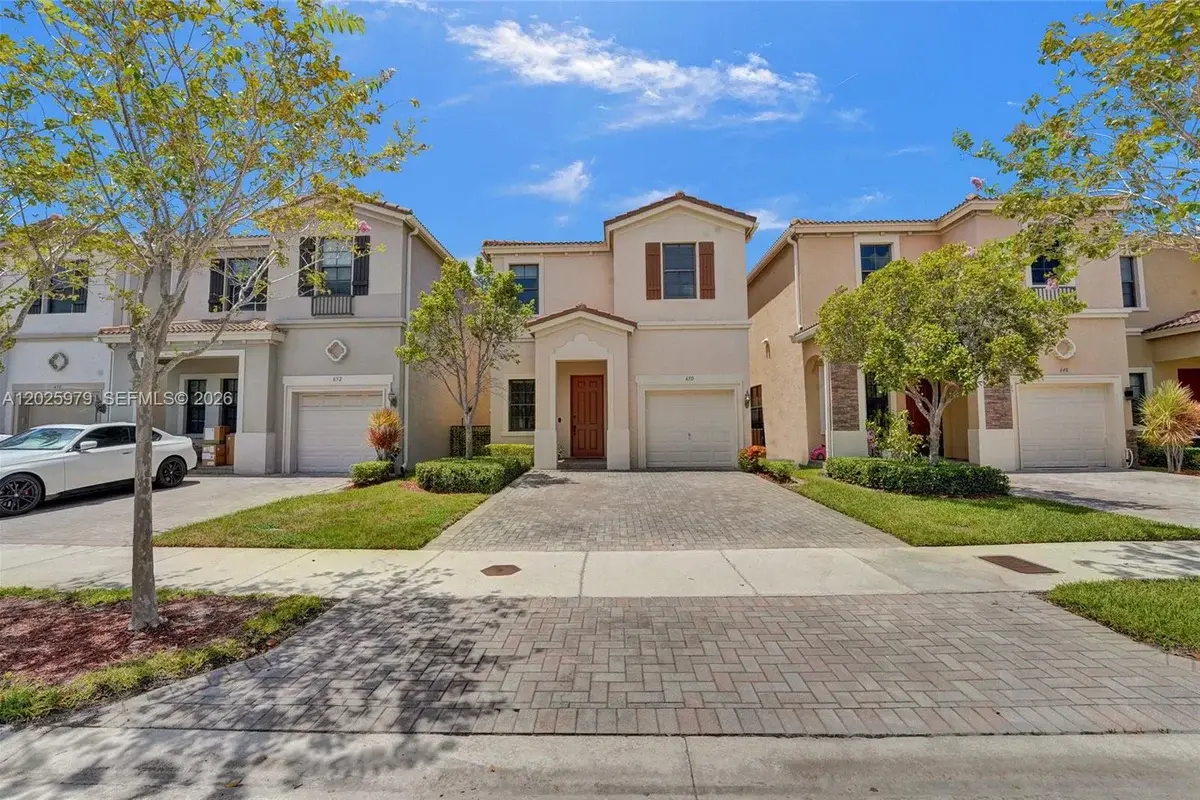 650 NE 191st Ter, Miami: photo 1 of 92