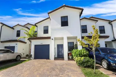 12862 SW 231st St, Miami: photo 1 of 30
