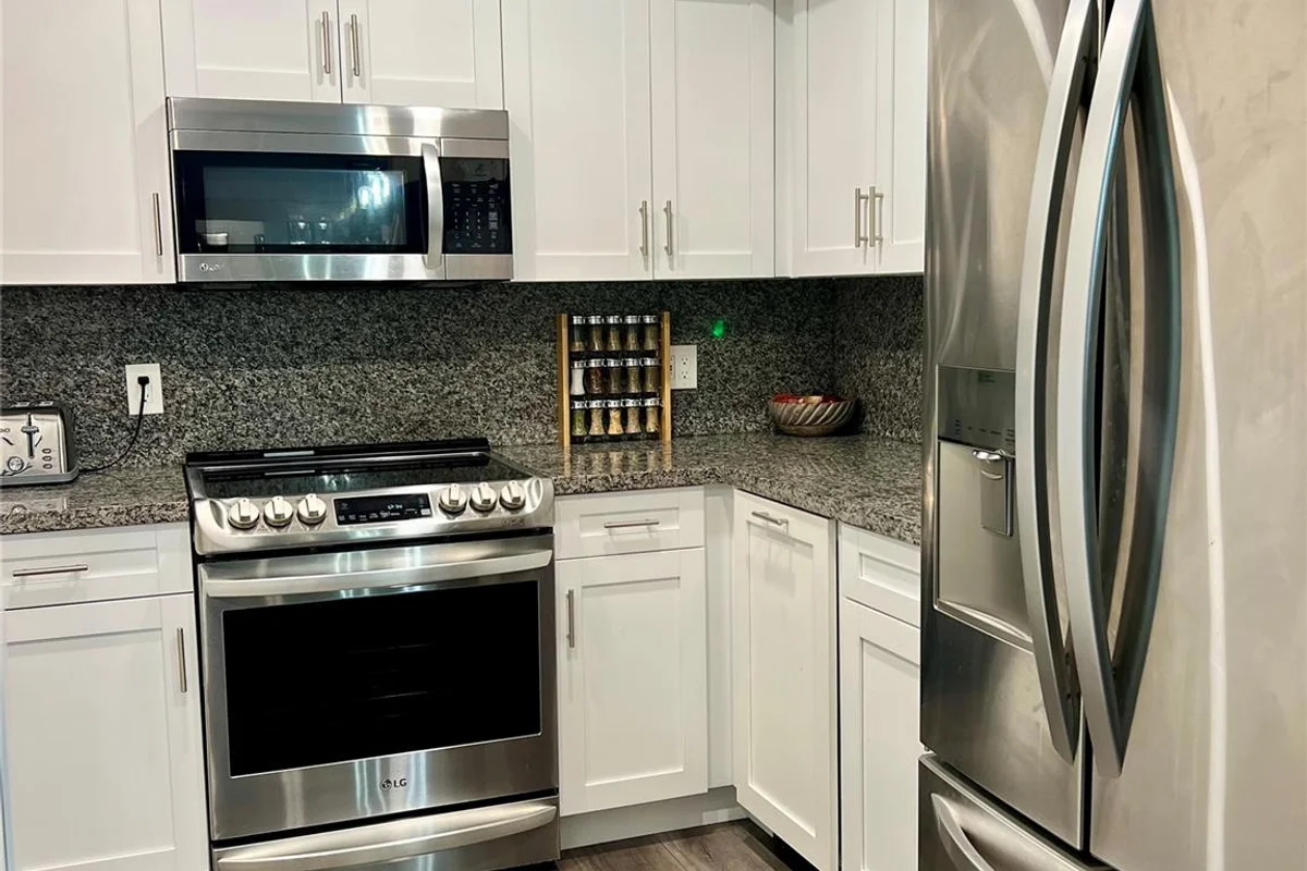 4040 N Hills Dr #25, Hollywood: photo 1 of 9