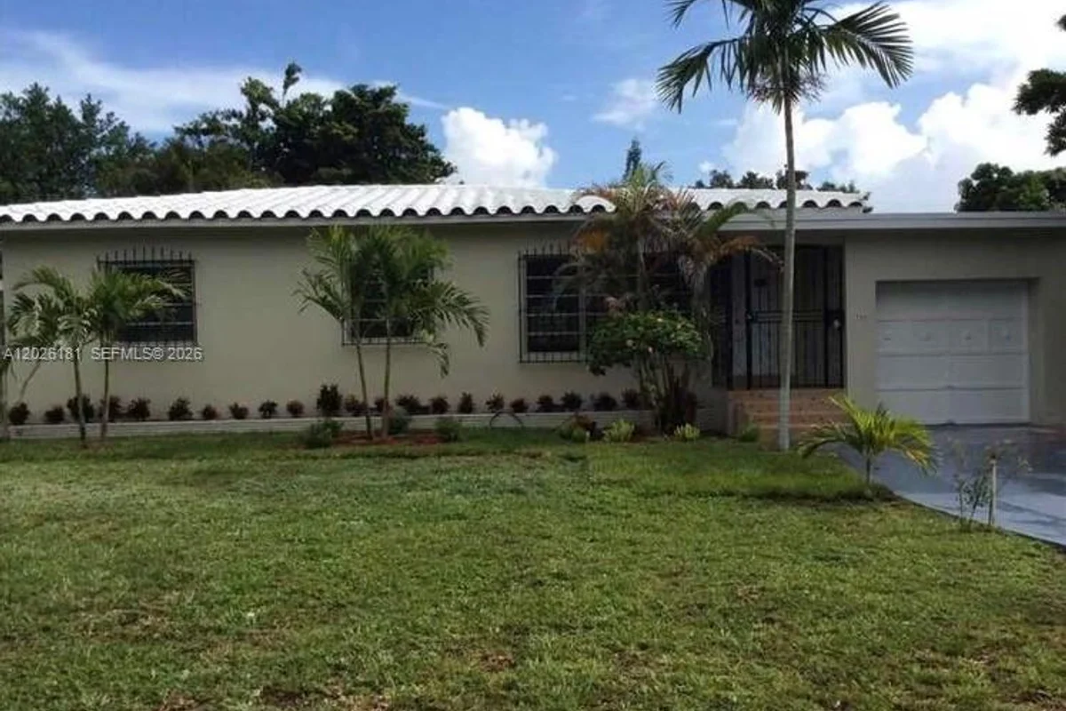 730 NE 139 St, North Miami: photo 1 of 9