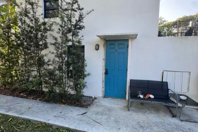 2541 NE 181st St #C, North Miami Beach: photo 1 of 8
