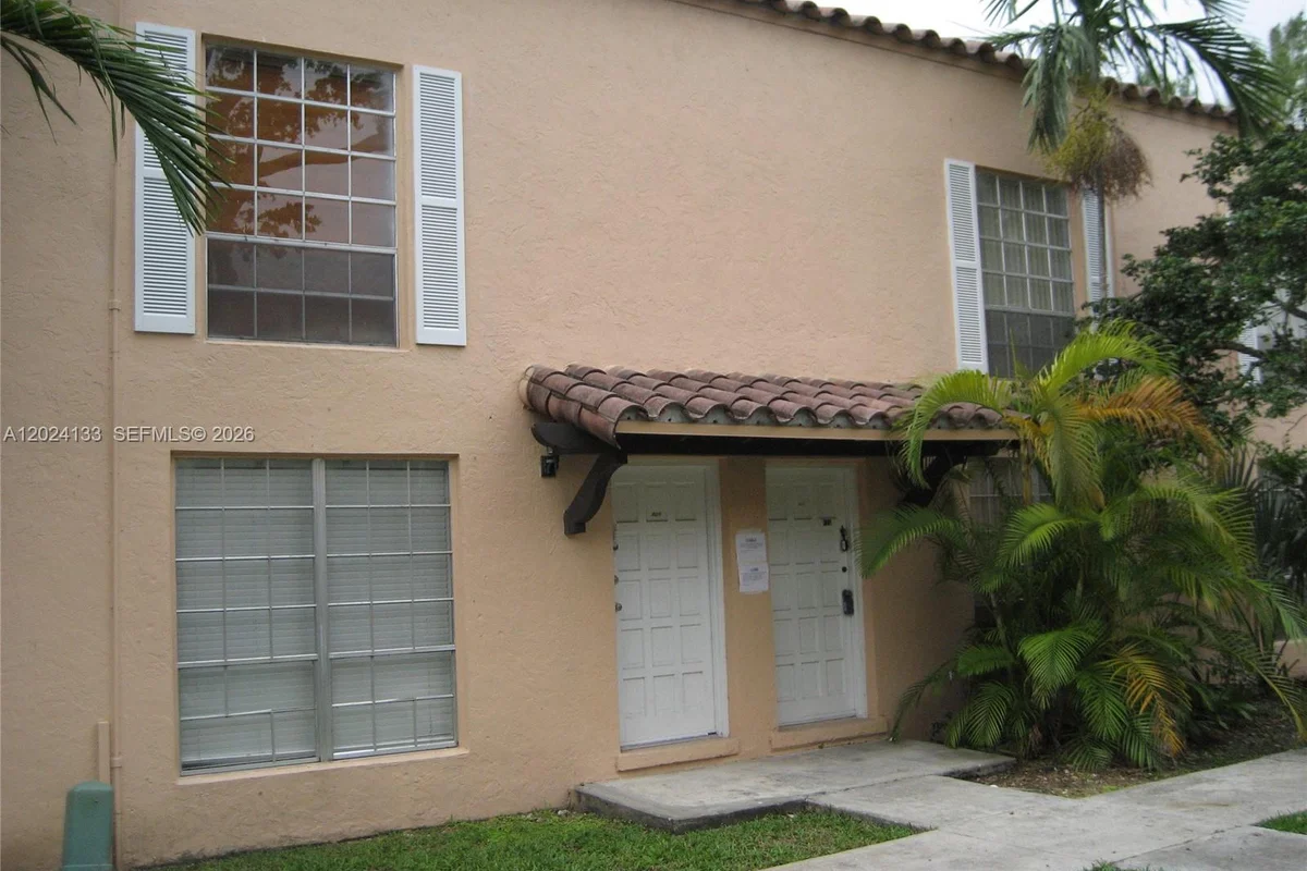 10806 N Kendall Dr #P-26, Miami: photo 1 of 14