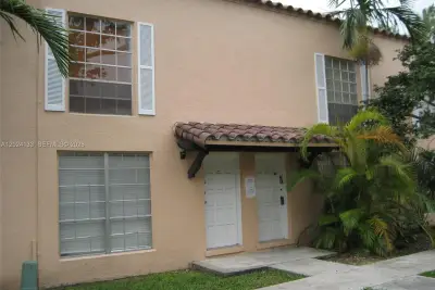 10806 N Kendall Dr #P-26, Miami: photo 1 of 14