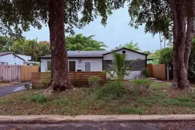 1621-1623 NE 16th Ter NE, Fort Lauderdale: photo 1 of 46