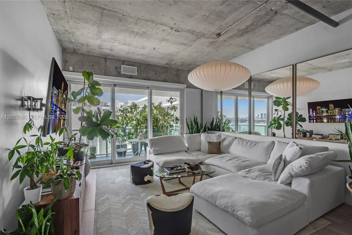 1000 West Ave #PH23, Miami Beach: photo 1 of 27