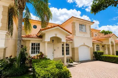 7305 NW 173rd Dr #102, Hialeah: photo 1 of 15