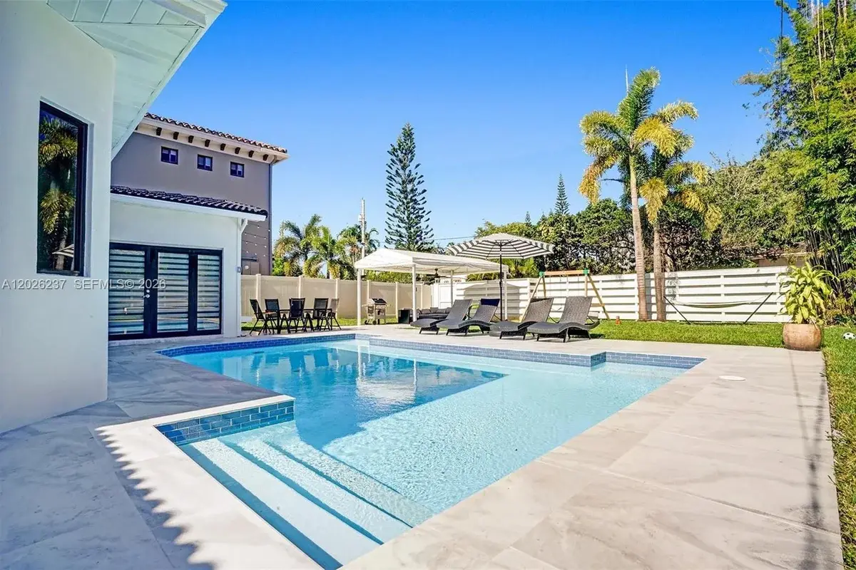 1355 Madison St, Hollywood: photo 1 of 84