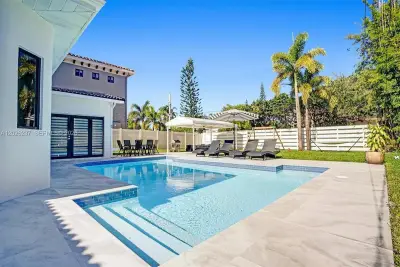 1355 Madison St, Hollywood: photo 1 of 84