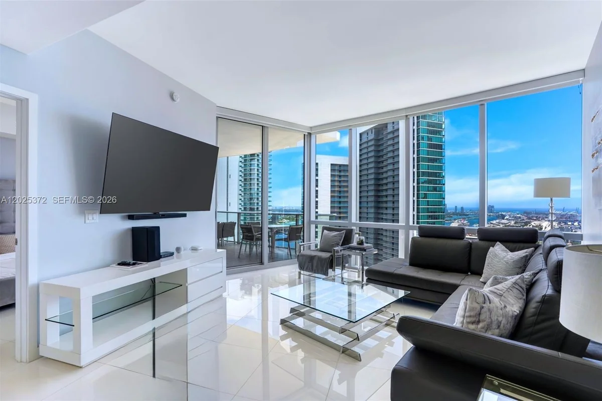 851 NE 1st Ave #3909, Miami: photo 1 of 64