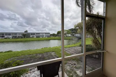 2 Kent A, West Palm Beach: photo 1 of 13
