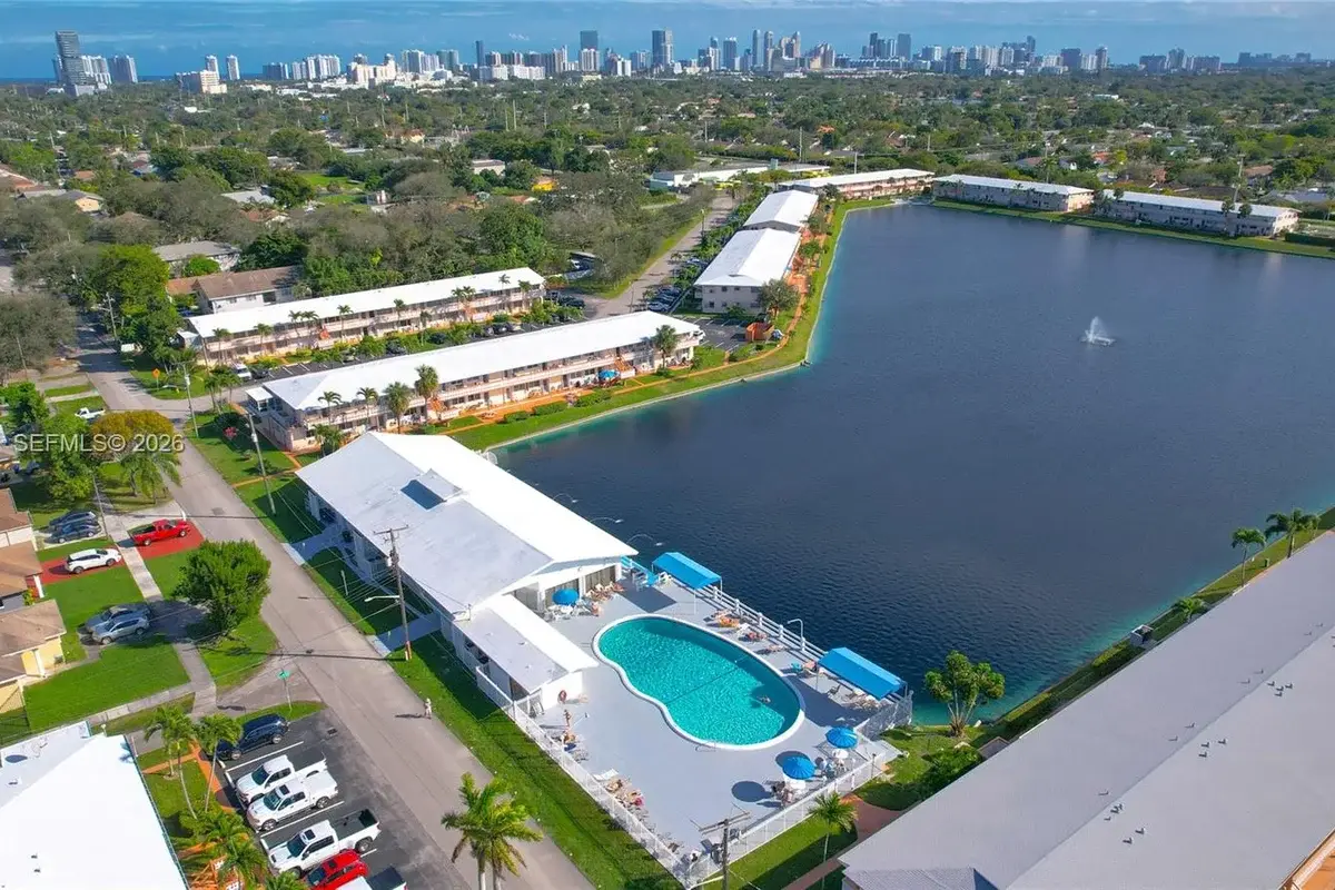820 SW 11 St #4B, Hallandale Beach: photo 1 of 13