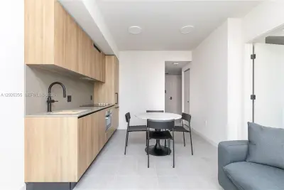 121 NE 5th St #510, Miami: photo 1 of 54