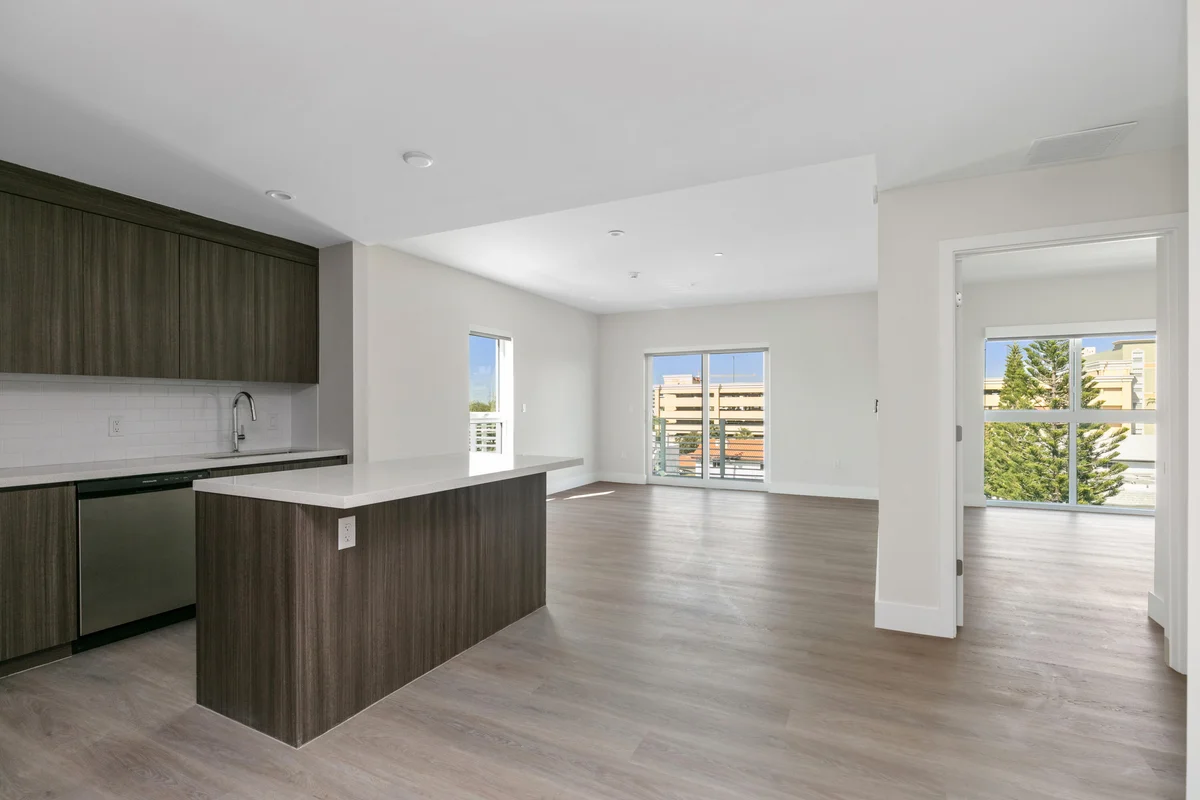 1938 Jackson St #402, Hollywood: photo 1 of 17