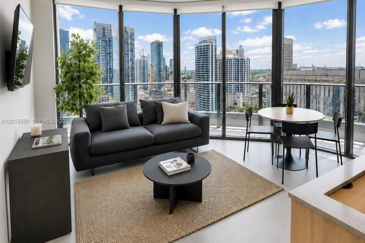 121 NE 5th St #2705, Miami: photo 1 of 16