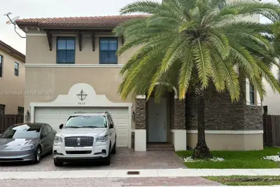 9907 NW 87th Ter, Doral: photo 1 of 29