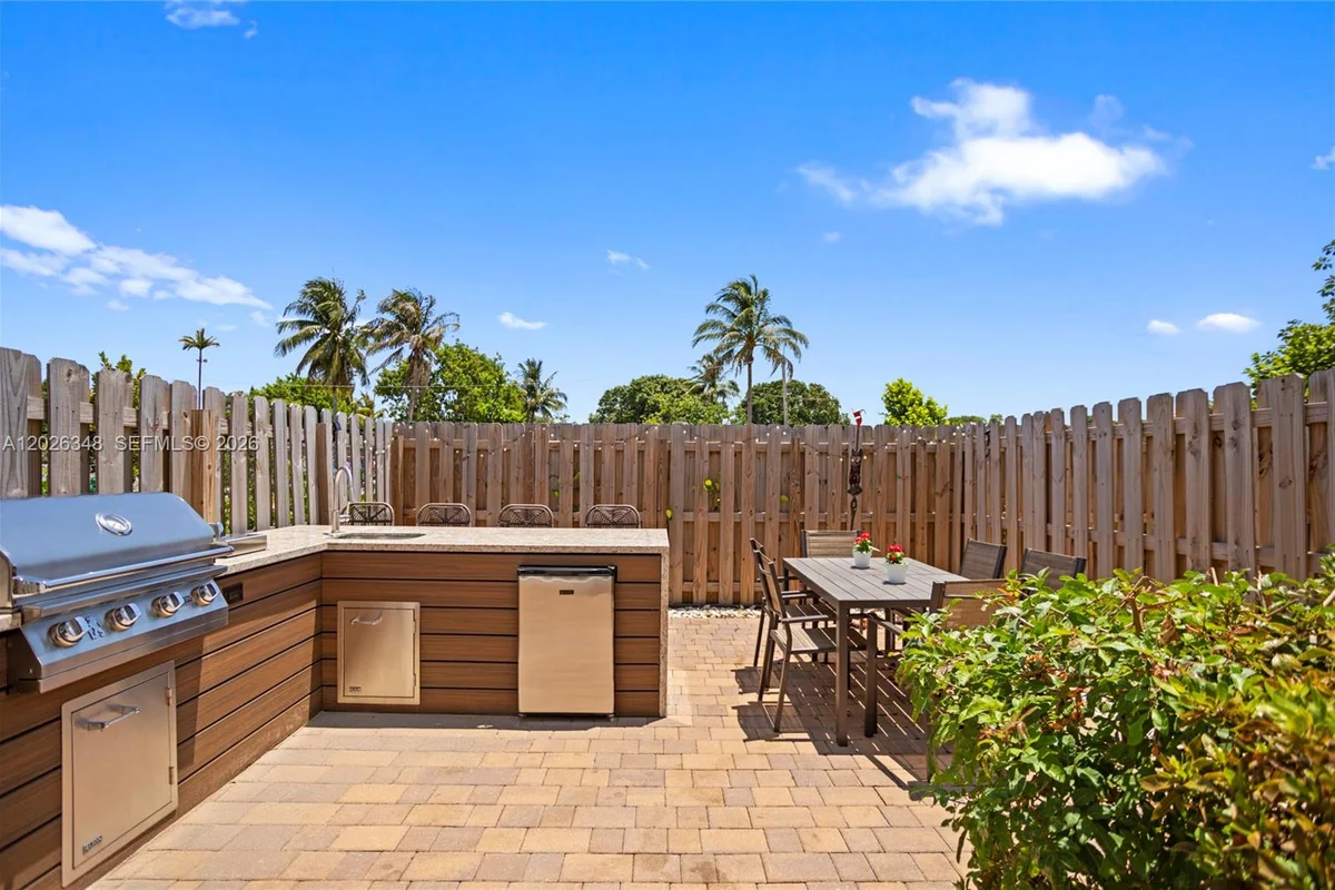 12317 NW 23rd Ct, Miami: photo 1 of 68