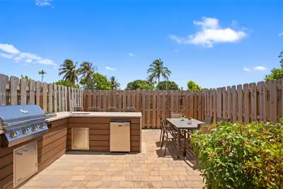 12317 NW 23rd Ct, Miami: photo 1 of 68