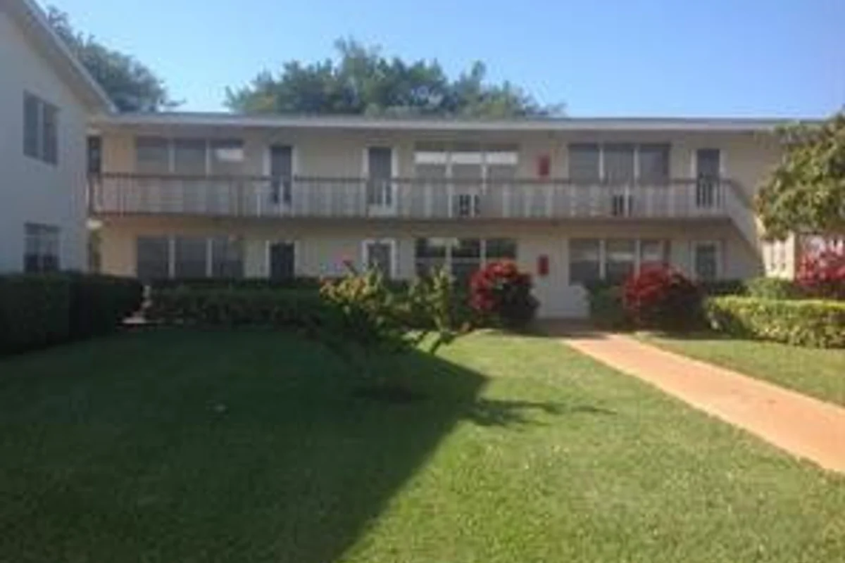 146 Canterbury, West Palm Beach: photo 1 of 9
