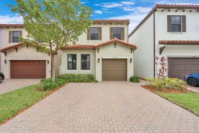 4008 Sequoia Pl, Riviera Beach: photo 1 of 37