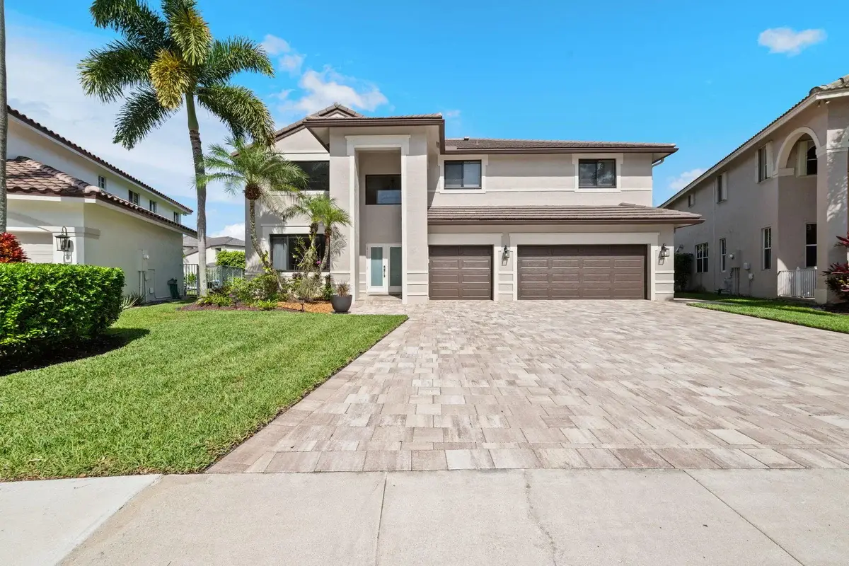 978 Greenwood Rd, Weston: photo 1 of 75