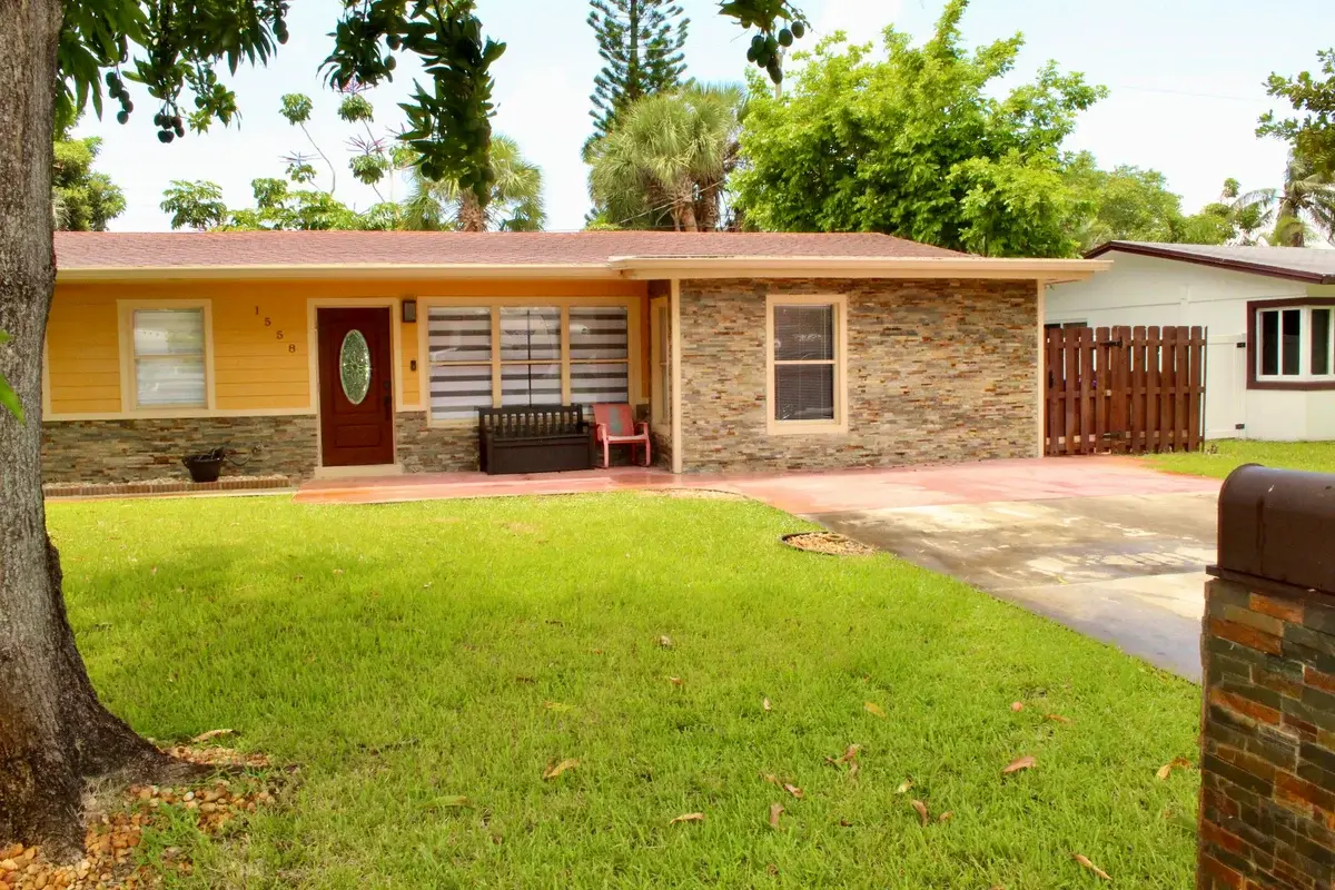 1558 NE 30th St, Pompano Beach: photo 1 of 36