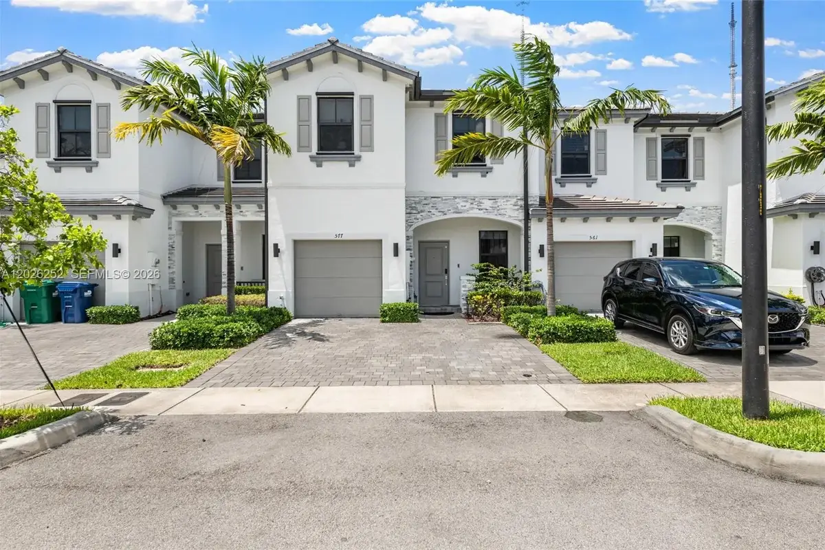 577 NW 204th St, Miami Gardens: photo 1 of 35