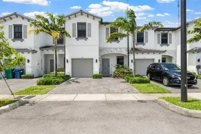 577 NW 204th St, Miami Gardens: photo 1 of 35