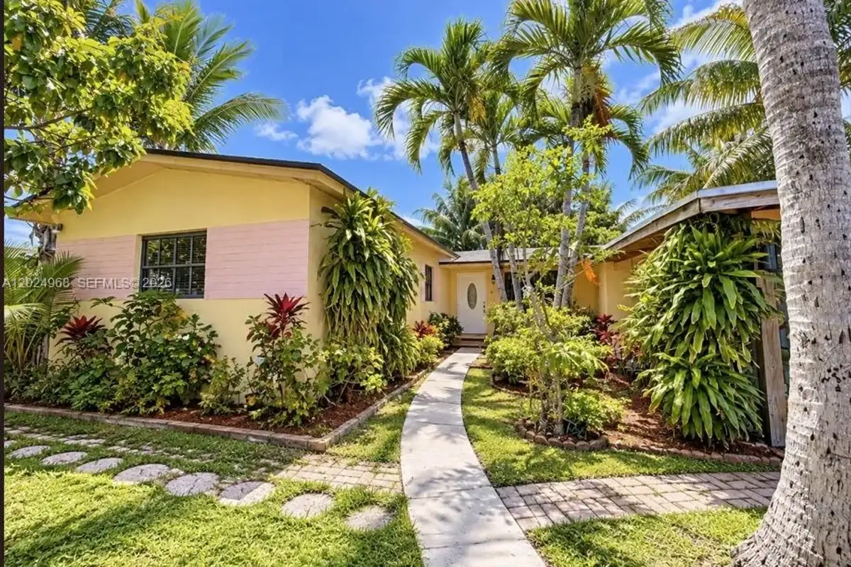 3650 SW 39th Ave, West Park: photo 1 of 19