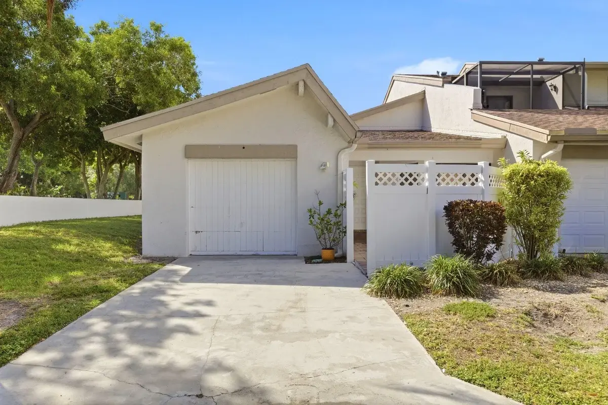 6670 Canary Palm Cir, Boca Raton: photo 1 of 26