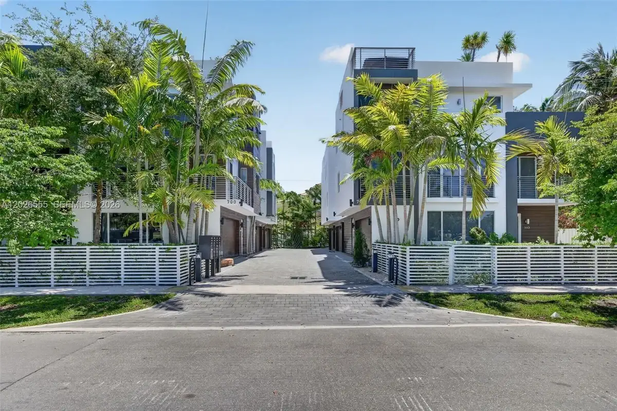 700 NE 14th Ave #311, Fort Lauderdale: photo 1 of 50