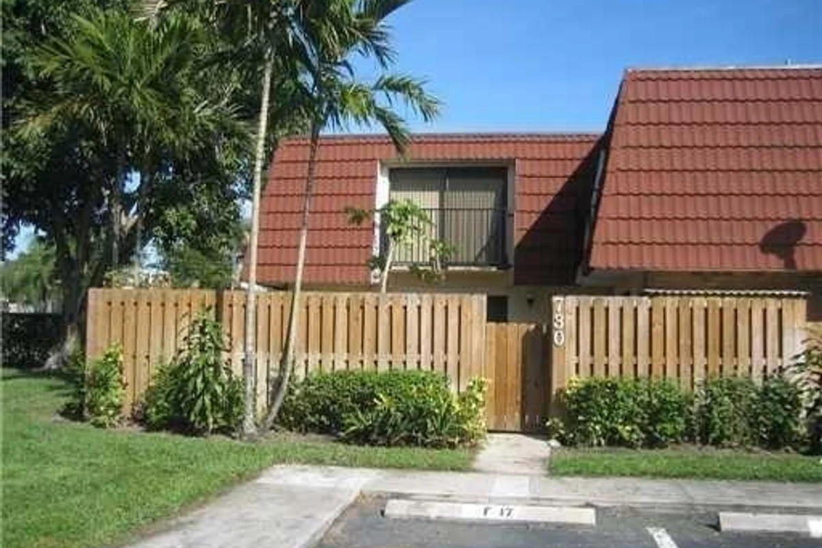 730 NW 98th Cir, Plantation: photo 1 of 9