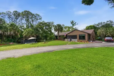 16888 Hialeah Dr W, Loxahatchee: photo 1 of 56