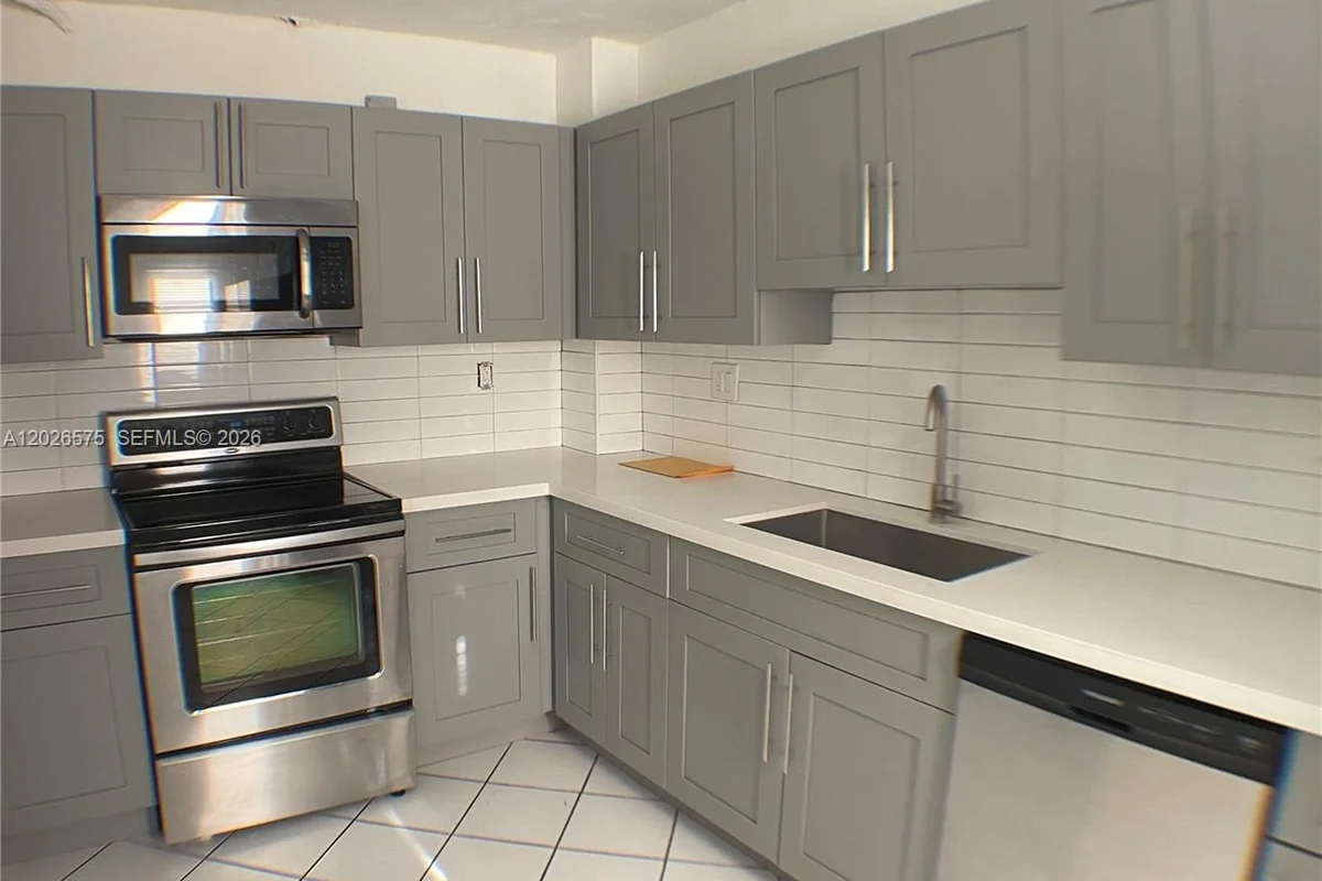 12590 NE 16th Ave #610, North Miami: photo 1 of 34
