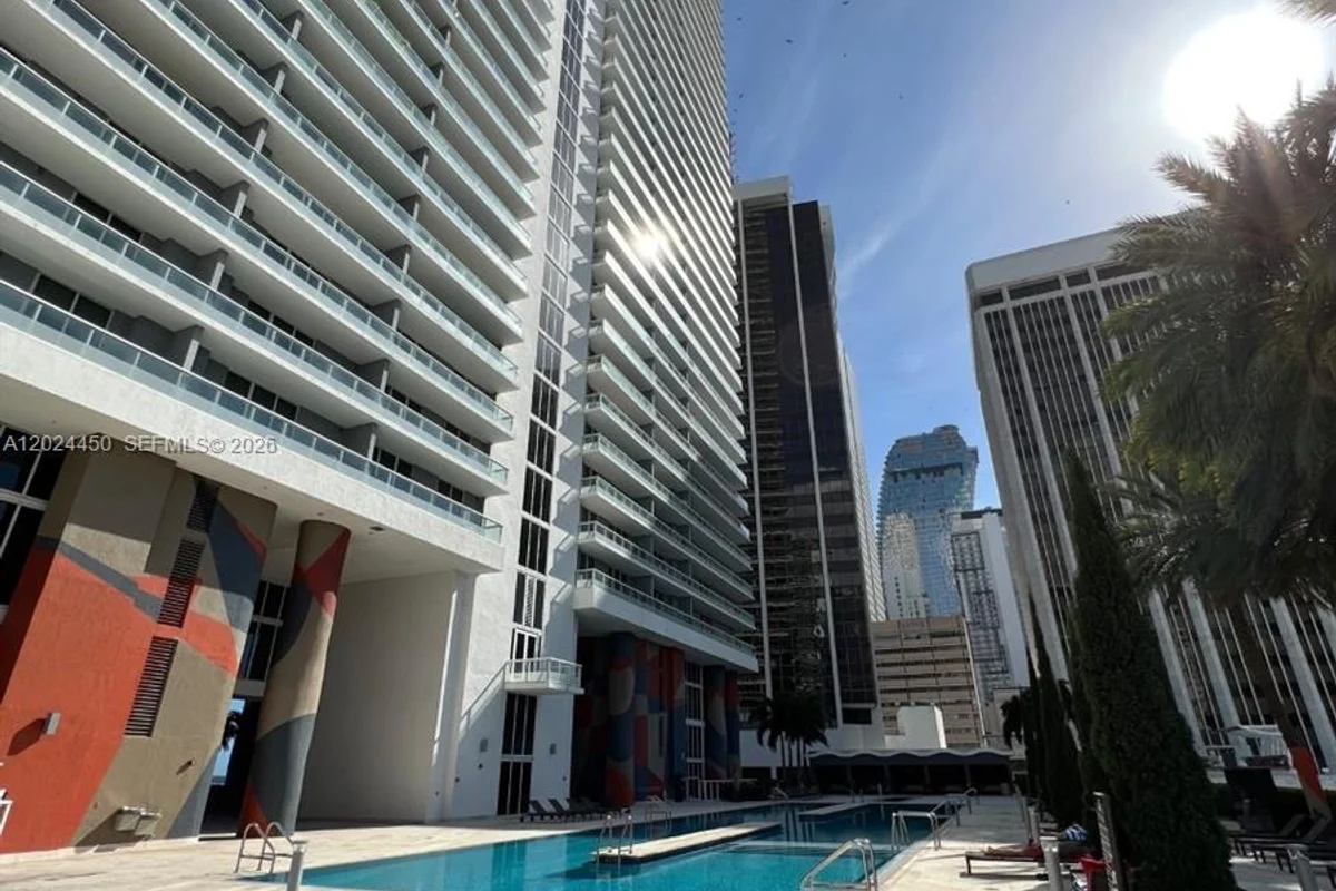 50 Biscayne Blvd #2401, Miami: photo 1 of 26