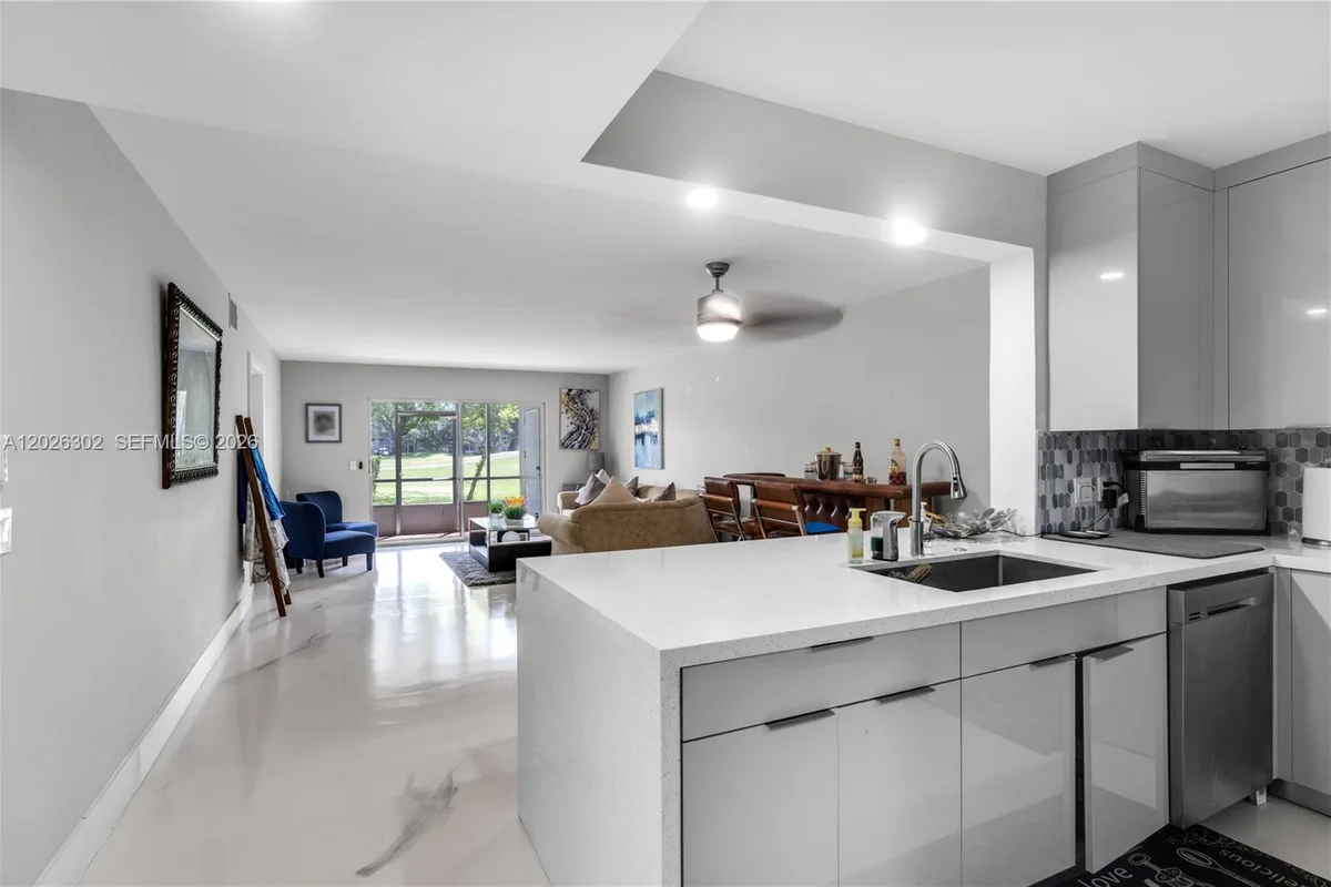 900 SW 128th Ave #105D, Pembroke Pines: photo 1 of 39