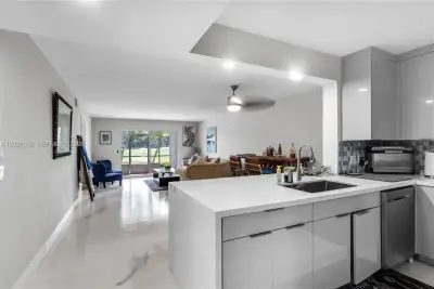 900 SW 128th Ave #105D, Pembroke Pines: photo 1 of 39